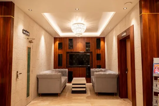 Luxury Suite Layout #12