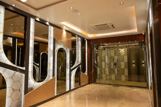 Luxury Suite Layout #9