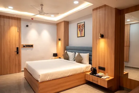 Luxury Suite Layout #17