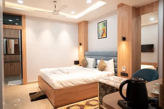 Luxury Suite Layout #16